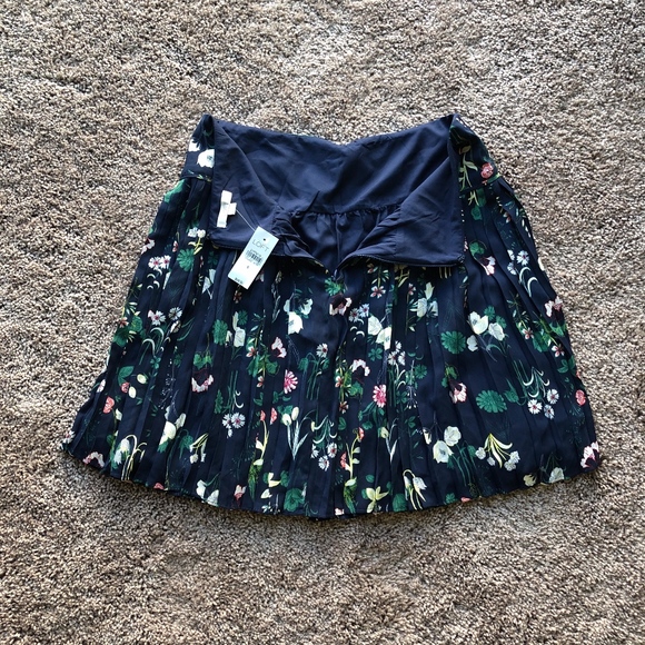 Ann Taylor LOFT Valley Floral Pleated Skirt Size 6 - Picture 8 of 8